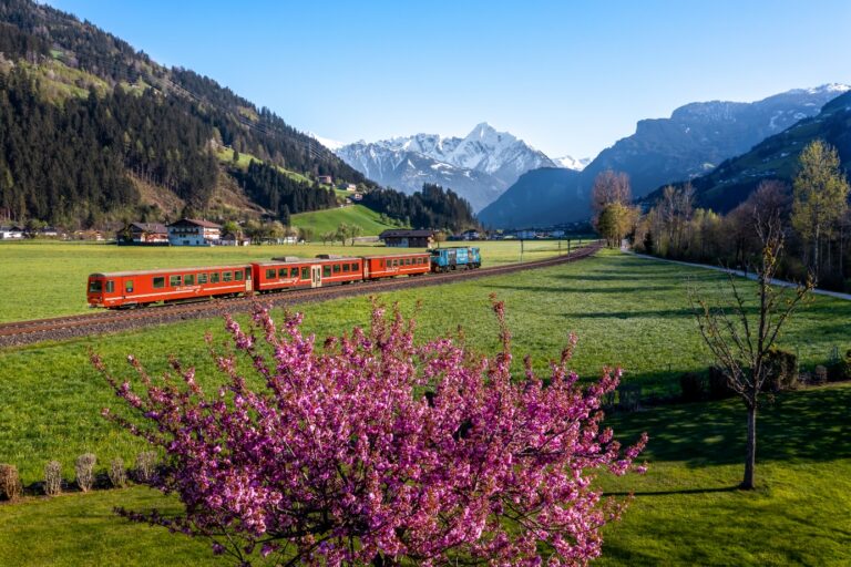 Zillertalbahn in Zell am Ziller Frühling